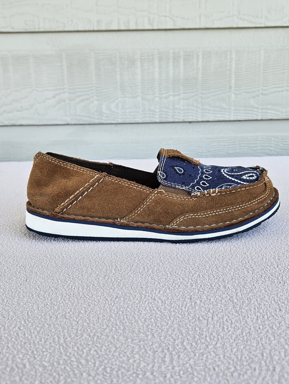Ariat Cruiser Shoes Women 6.5B Suede Brown Blue Denim Paisley Slip-On Loafer - Picture 2 of 12